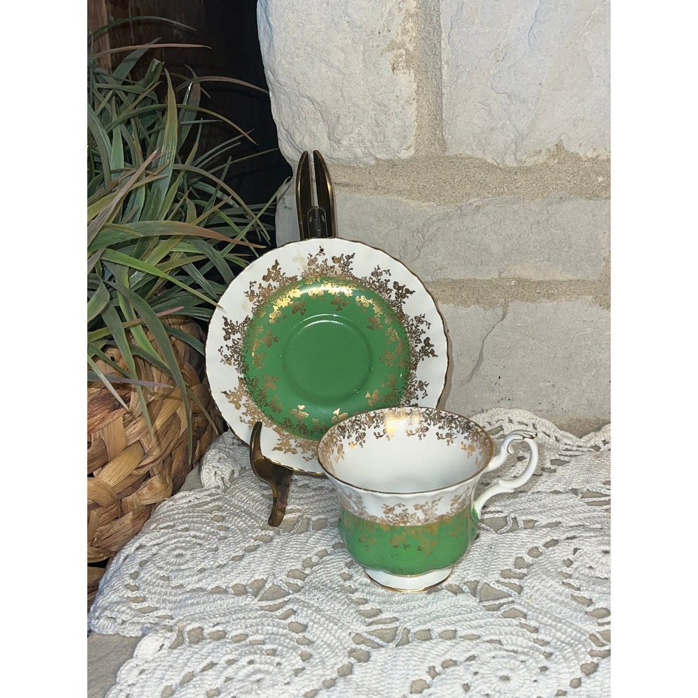 VTG Royal Albert Regal Series Emerald & 22kt Gold Bone China Tea Cup & Saucer